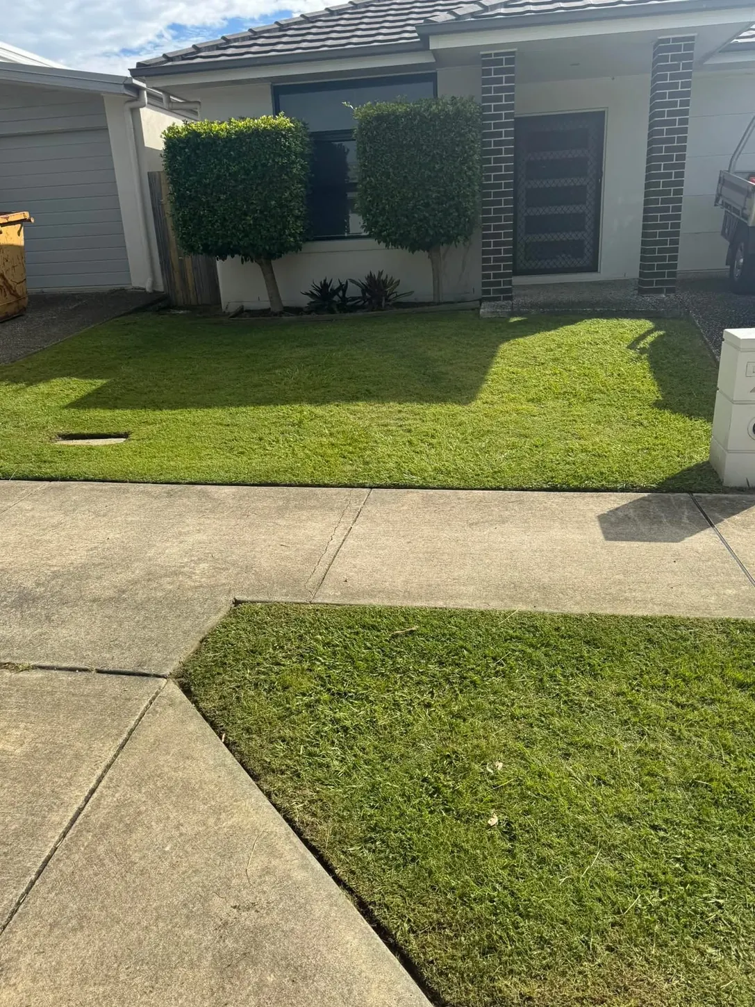 Freshly mowed front lawn with clean edges at a residential property